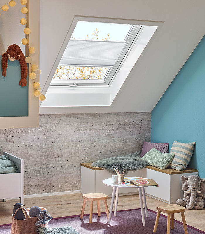 Vista sotto il tetto con finestre a battente Designo R8 integrate