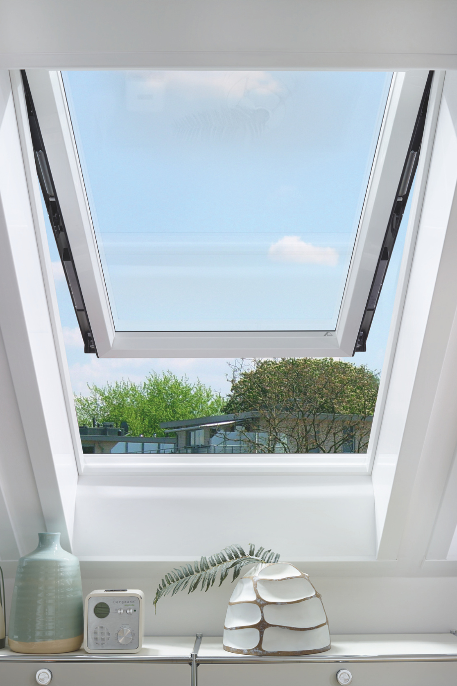 Roto Innenfutter mit geöffnetem Dachfenster als Produktfoto