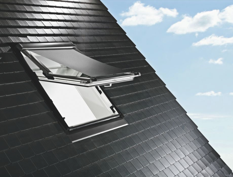 Roto Außenrollo Screen von unten als freigestelltes Produktfoto