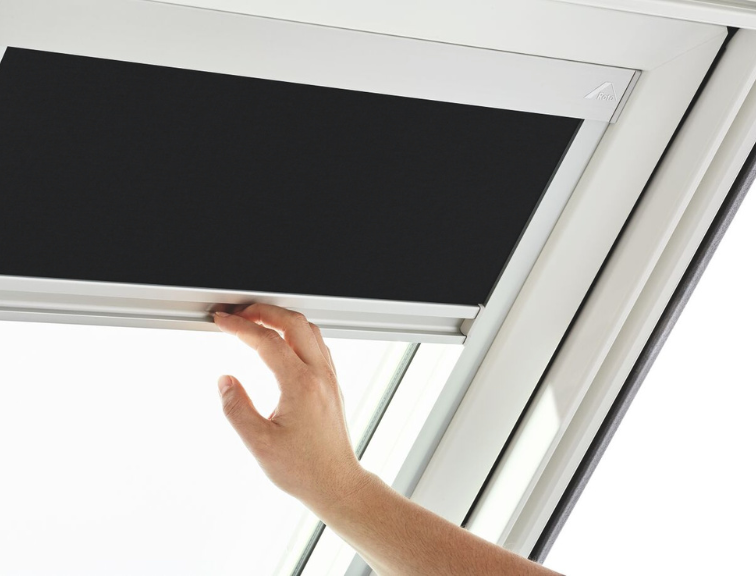 Schwarzes Roto Rollo Exclusiv als freigestelltes Produktfoto