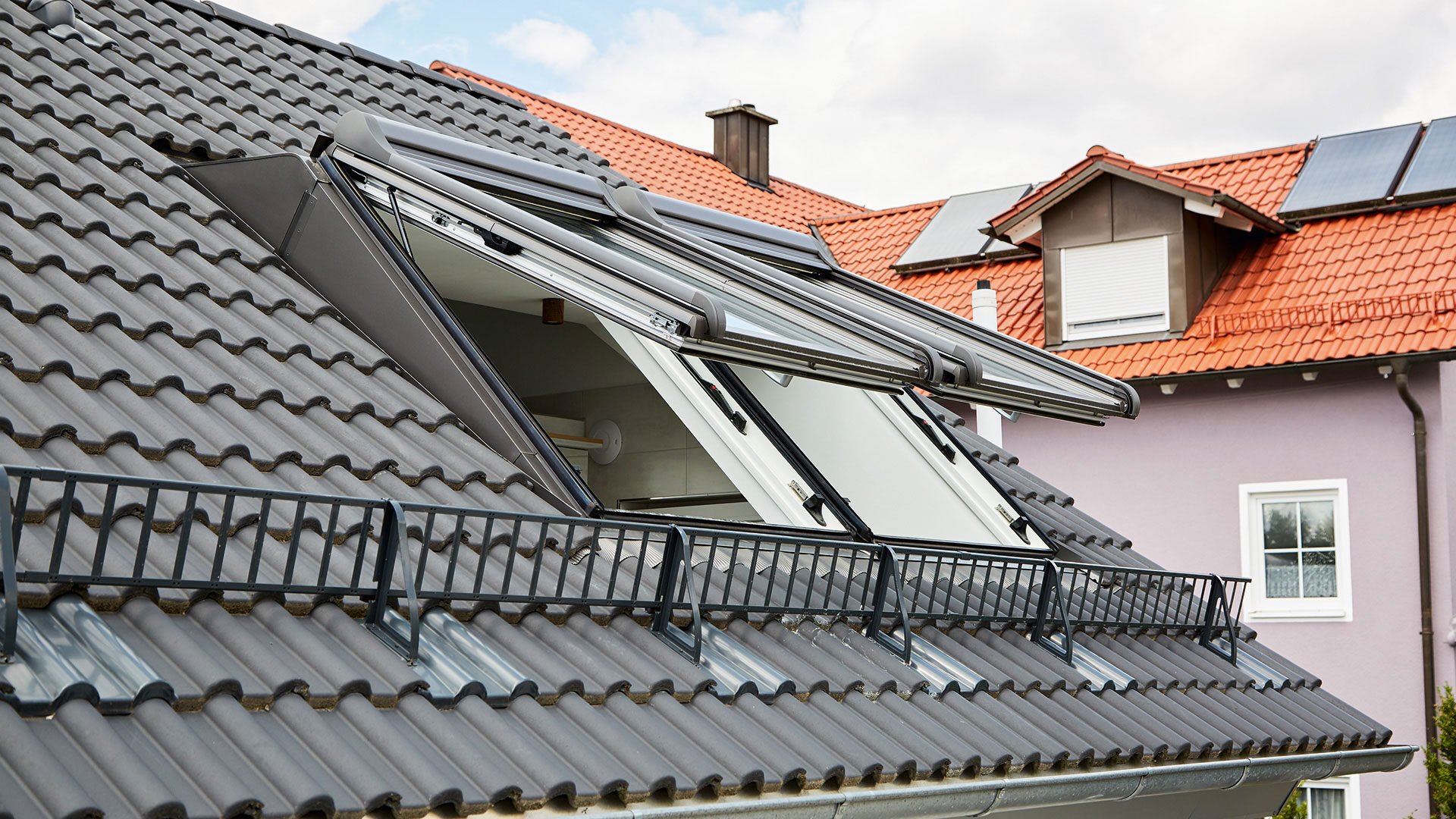 Referenzobjekt Weiden - Außenansicht von geöffnetem Roto Dachfenster