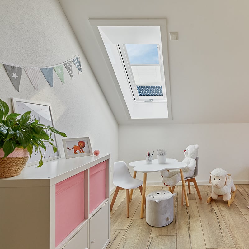 Referenzobjekt Weiden - Innenansicht von geöffnetem Roto Dachfenster