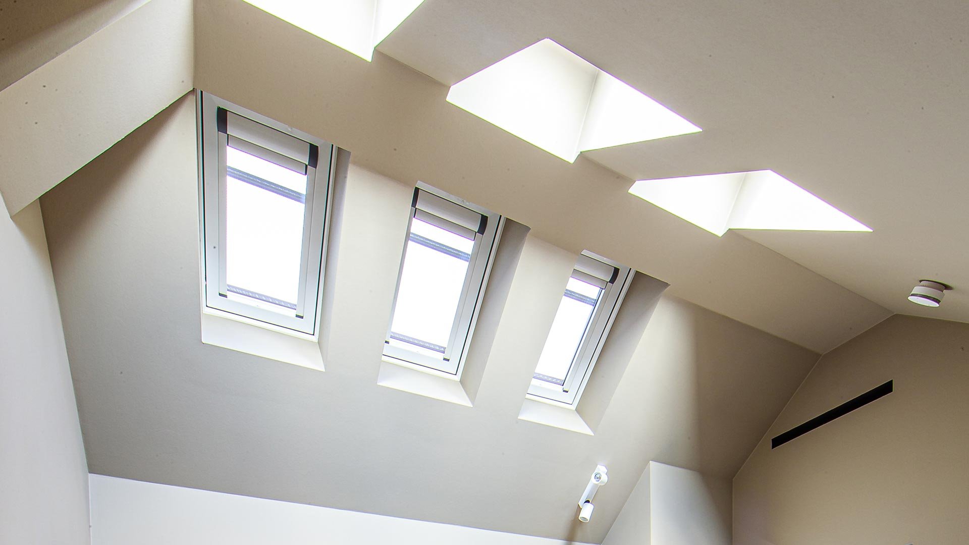 reference-object-karlsruhe-inside-top-of-the-roof-detail-view-1920x1080px