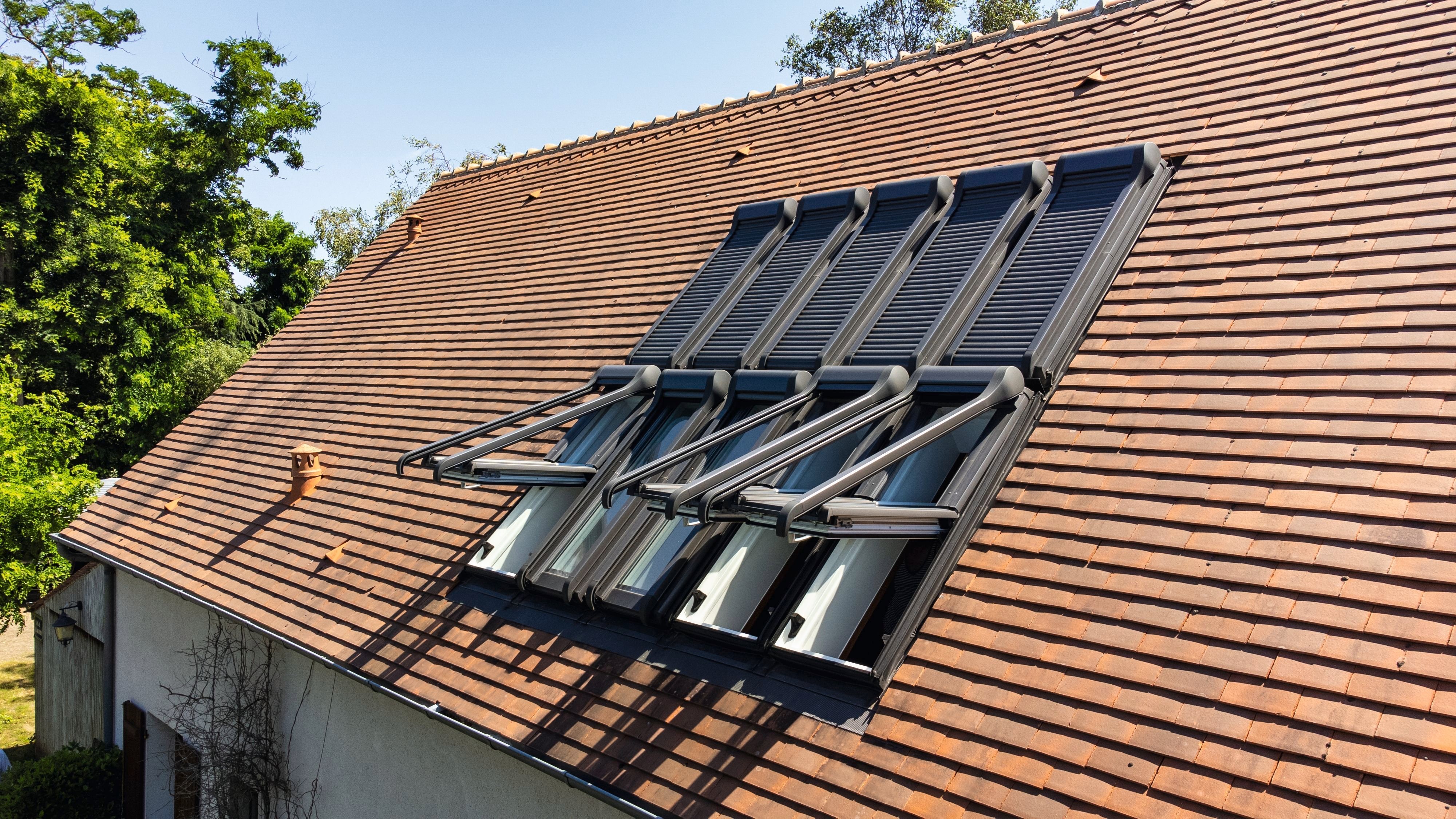 Roto Dachfenster mit Designo R6 Schwingfenster