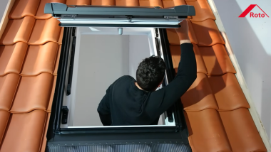 Roto Klapp-Schwingfenster einstellen
