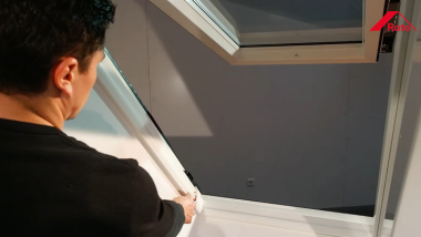 Automatisch bedienbares Klapp-Schwingfenster Roto WDC i8 - Typ ermitteln 