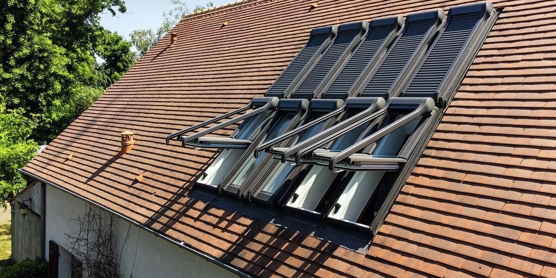 Roto Dachfenster mit Designo R6 Schwingfenster