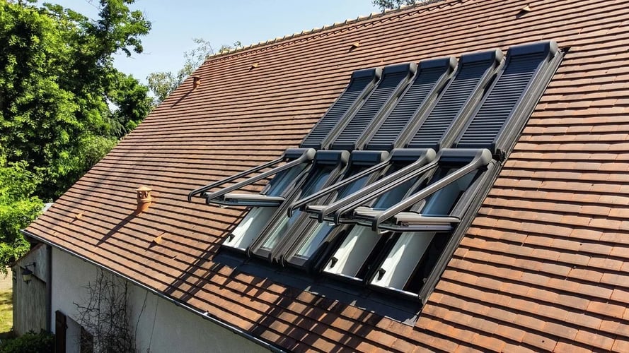 Roto Dachfenster mit R6 Schwingfenster