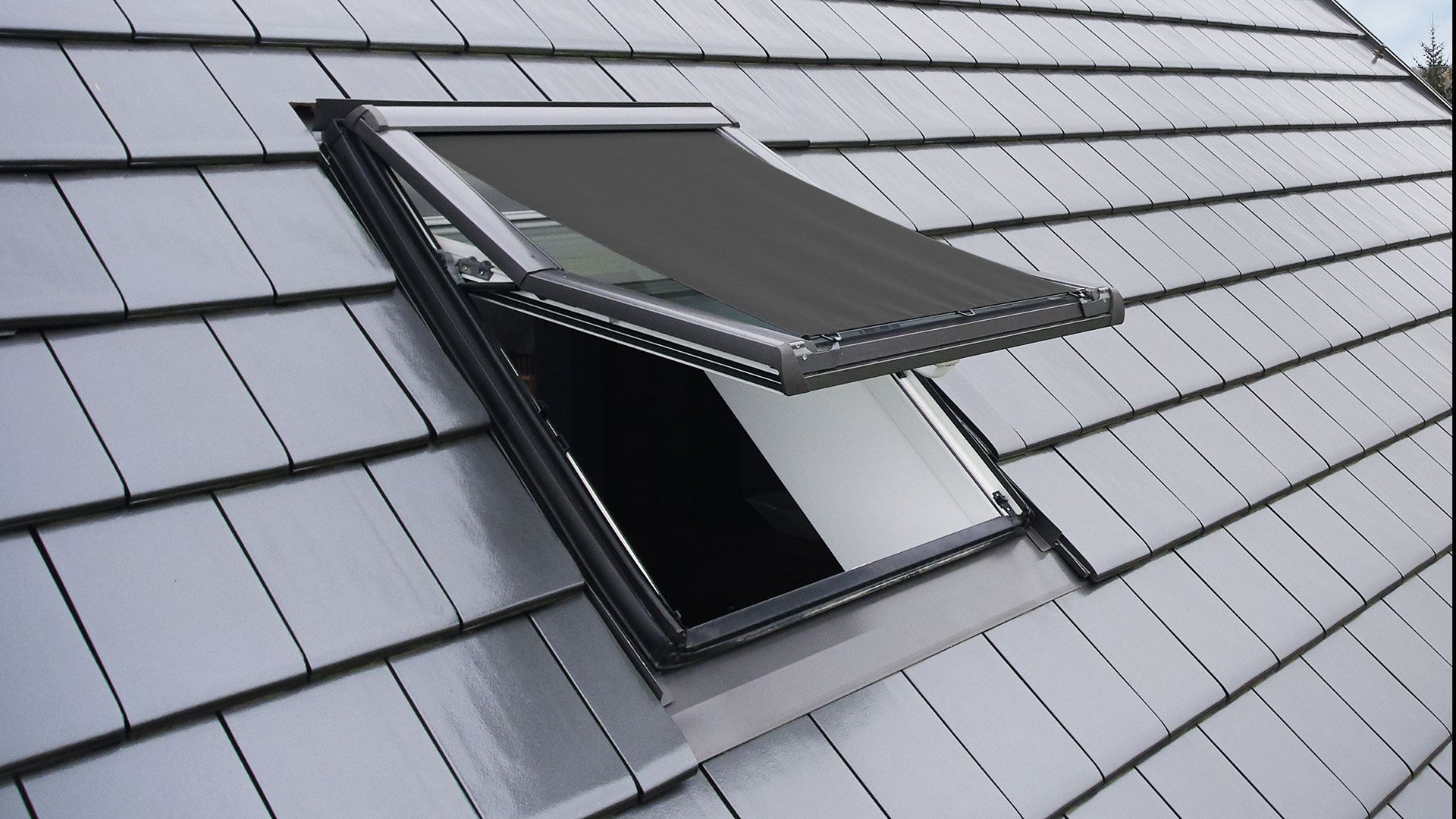 Okno dachowe Roto z roletą zewnętrzną Ekran ZAR