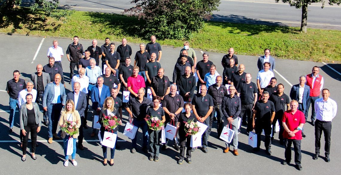 Gruppenbild-Ehrung-Mitarbeiter-bei-Roto