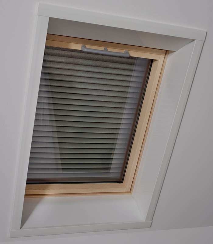 rotoq-zro-closed-roller-shutter-half-opened-roof-window700x800px