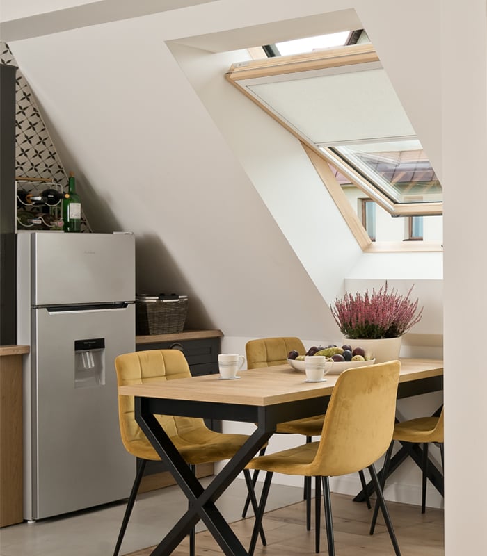 designo-r4-tronic-inside-livingroom-700x800px