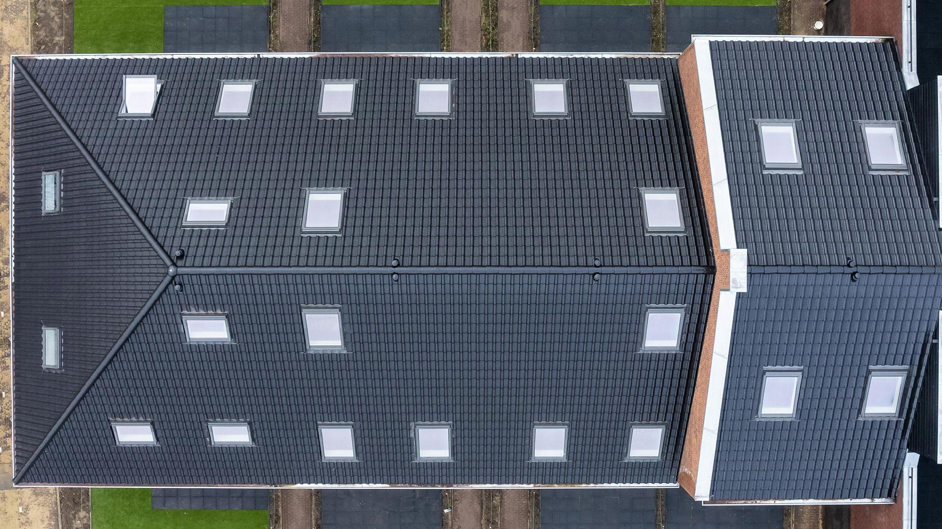 rotoq-q4-reference-object-new-build-outsideview-roof-1920x1080px