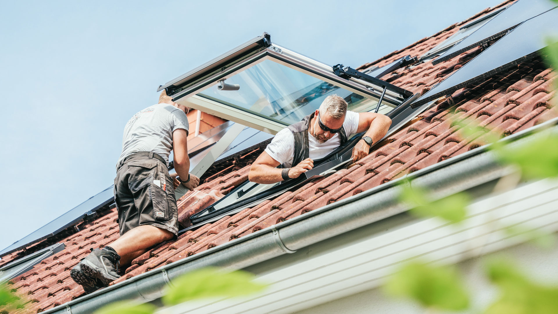 roofer-1920x1080px
