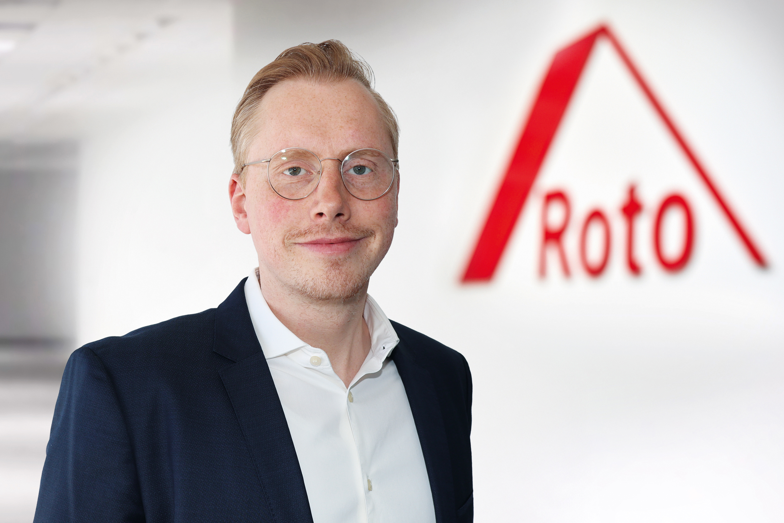 Roto_Mitarbeiter_Just_mit Logo_RGB