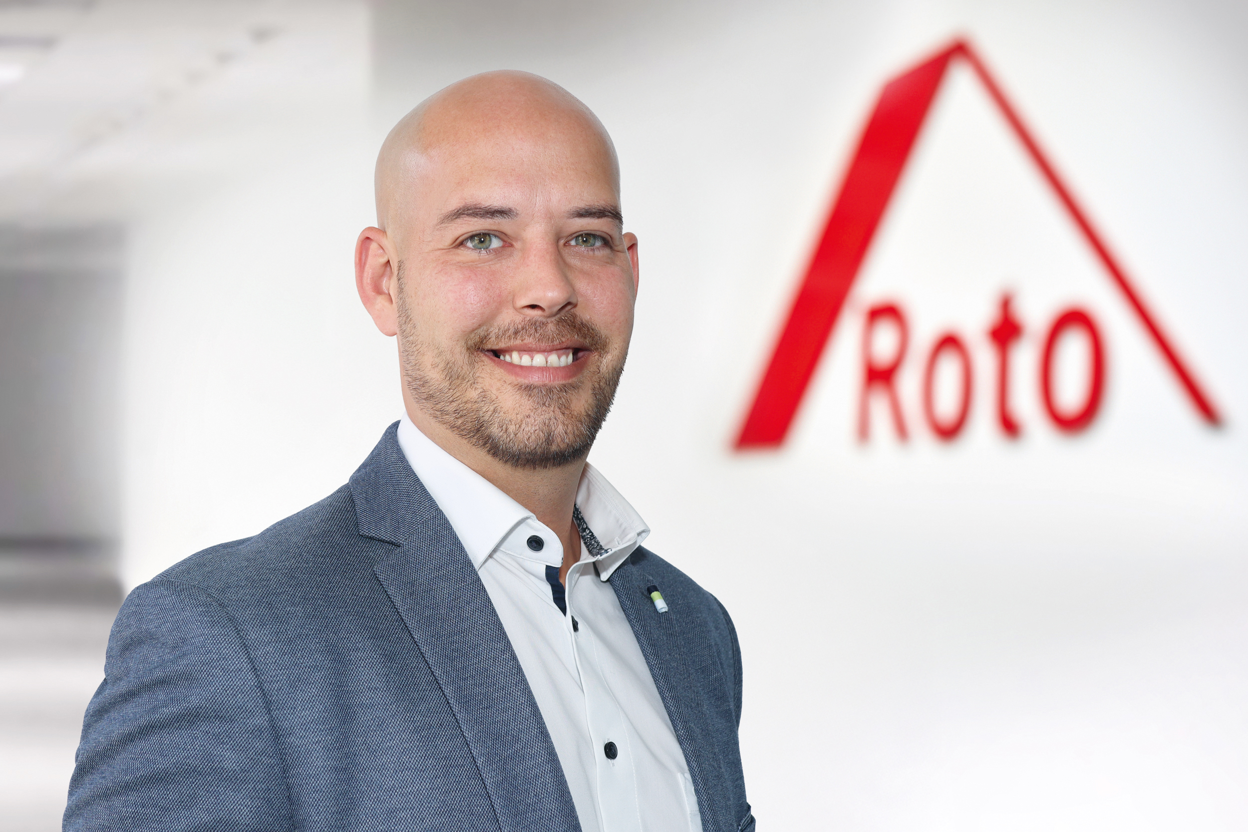 Roto_Mitarbeiter_Zwirschitz_mit Logo_RGB