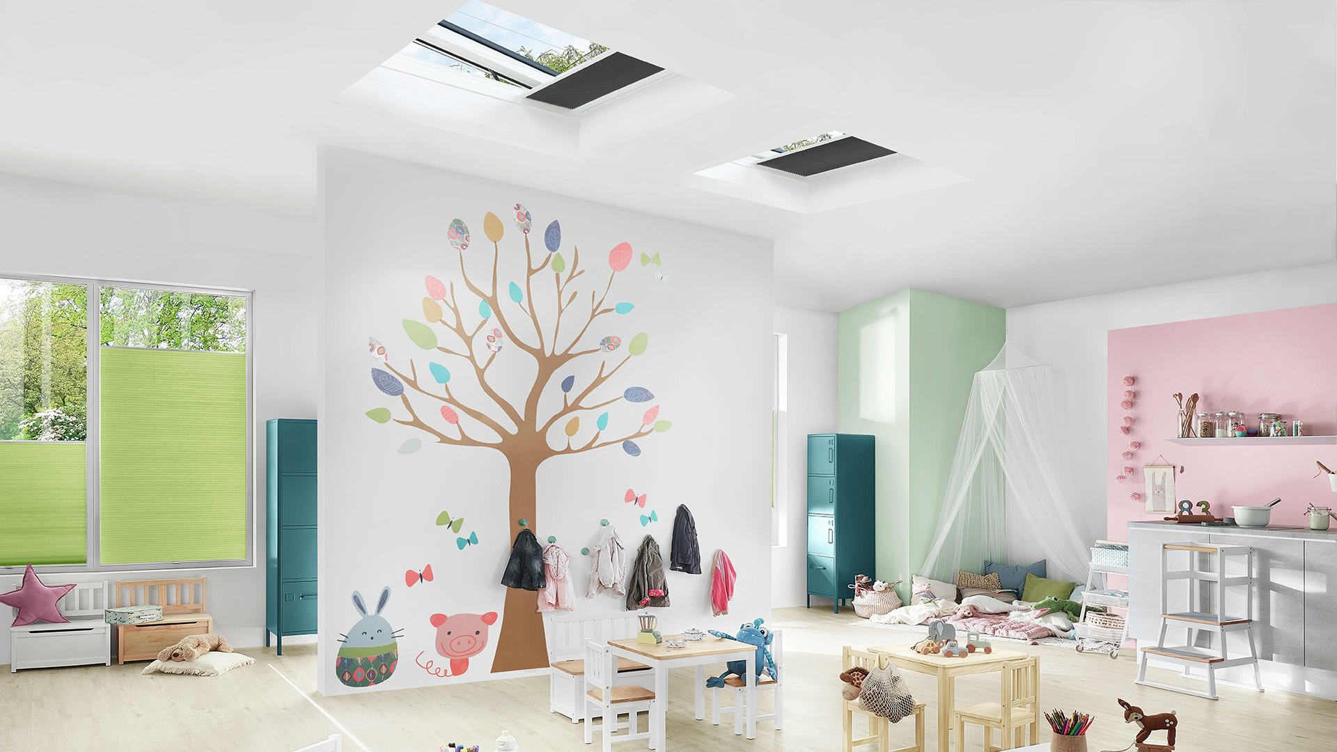 Blick ins Kinderzimmer mit Flachdachfenstern