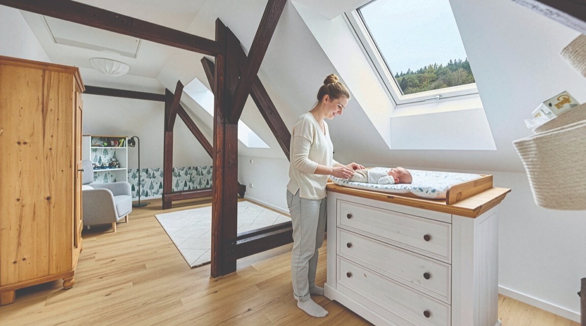 Designo Heat Wickeltisch Dachfenster von Roto